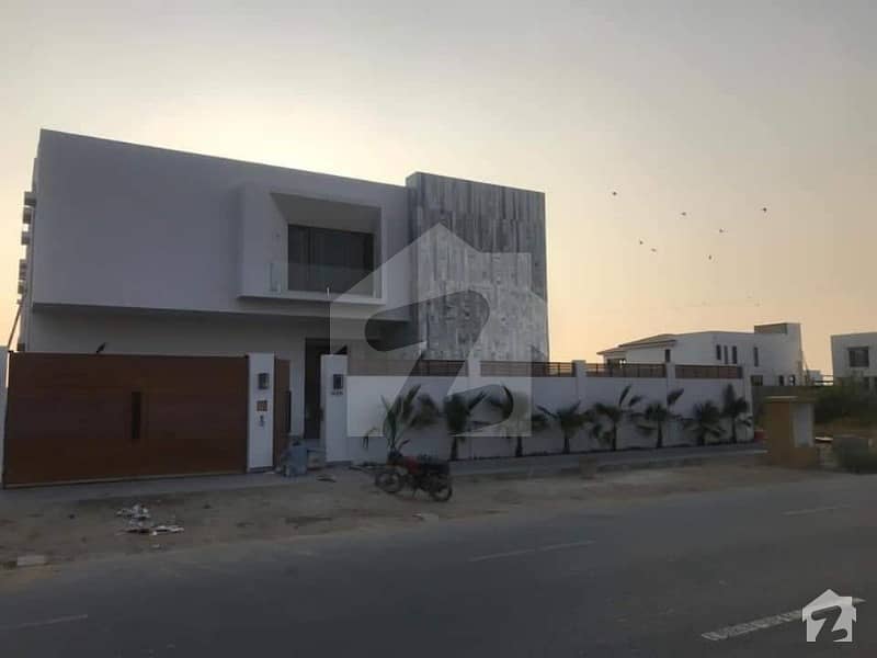 ڈی ایچ اے فیز 8 ڈی ایچ اے کراچی میں 6 کمروں کا 2 کنال مکان 25 کروڑ میں برائے فروخت۔