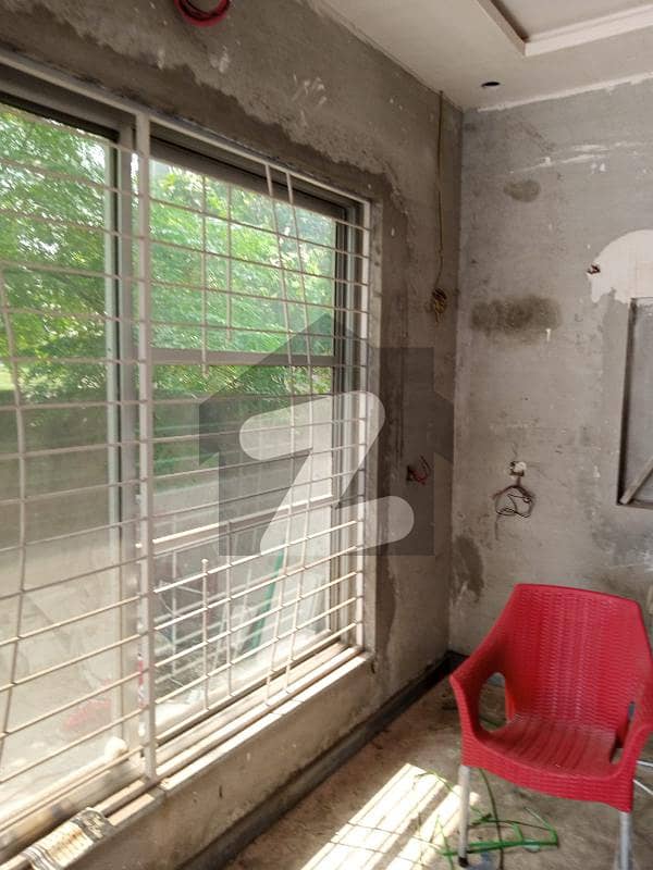 نیسپاک سکیم فیز 3 ڈیفینس روڈ لاہور میں 2 کمروں کا 9 مرلہ مکان 1.55 کروڑ میں برائے فروخت۔