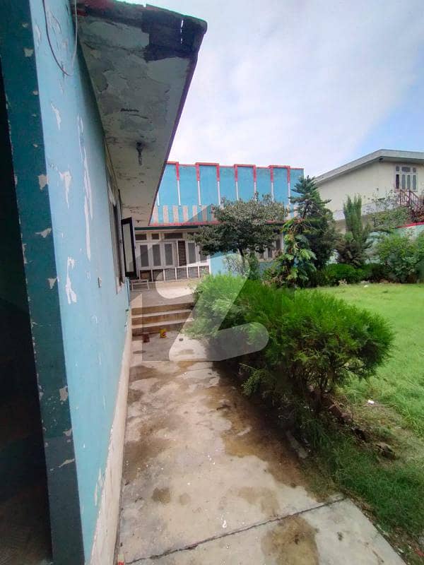 2 Kanal House For Sale In Commercial Area