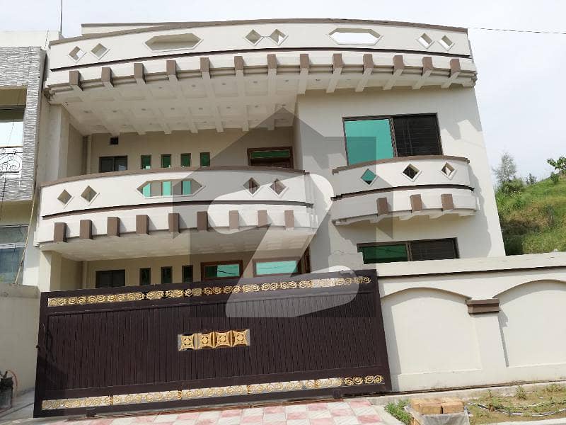 New Beautiful 30x60 House For Sale In Faisal Town