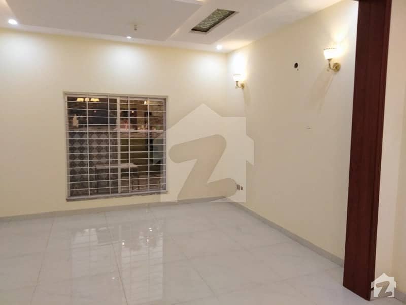 1125 Square Feet Flat In Khayaban-E-Amin Of Lahore Is Available For Rent