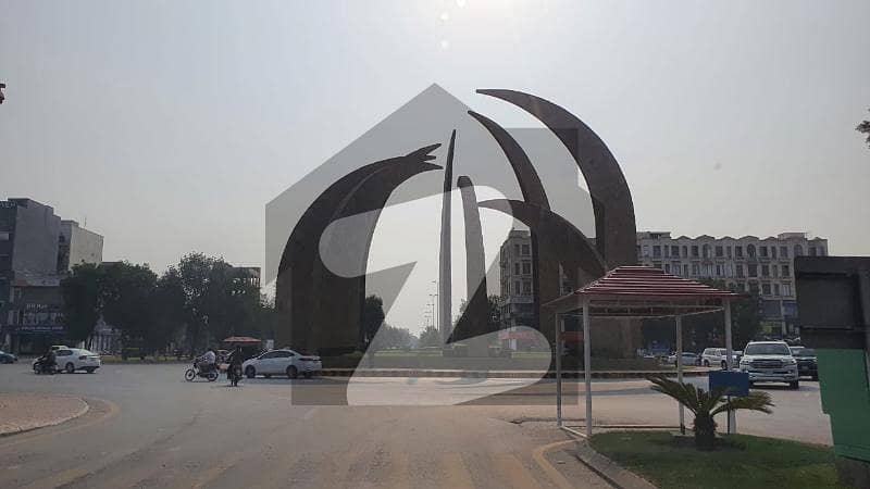 بحریہ ٹاؤن سیکٹر سی بحریہ ٹاؤن لاہور میں 10 مرلہ رہائشی پلاٹ 1.05 کروڑ میں برائے فروخت۔