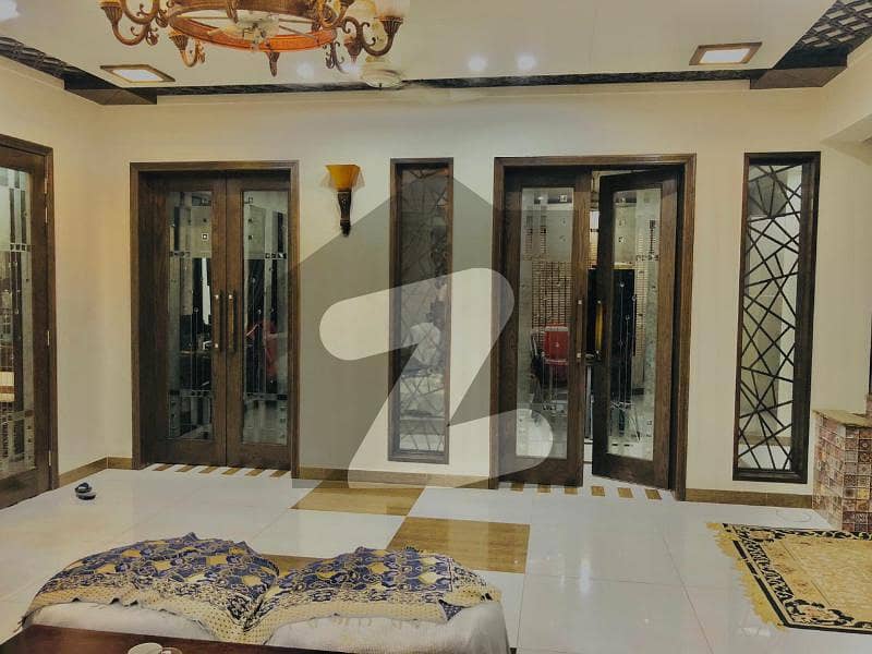 ڈی ایچ اے فیز 5 - بلاک اے فیز 5 ڈیفنس (ڈی ایچ اے) لاہور میں 5 کمروں کا 1 کنال مکان 6.5 کروڑ میں برائے فروخت۔