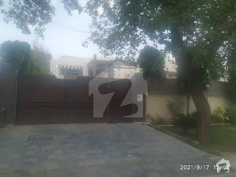 ماڈل ٹاؤن لاہور میں 4 کمروں کا 2 کنال مکان 2.5 لاکھ میں کرایہ پر دستیاب ہے۔