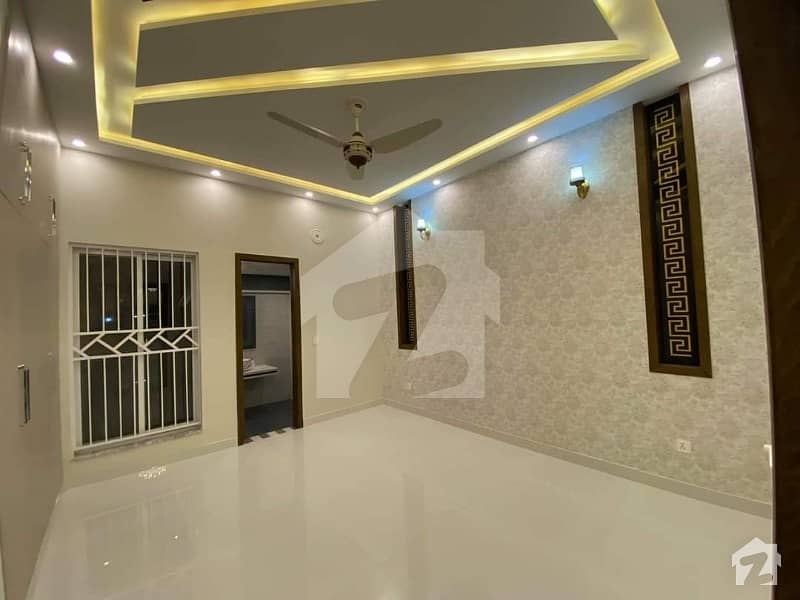 بحریہ ٹاؤن سیکٹر سی بحریہ ٹاؤن لاہور میں 2 کمروں کا 4 مرلہ فلیٹ 37 ہزار میں کرایہ پر دستیاب ہے۔
