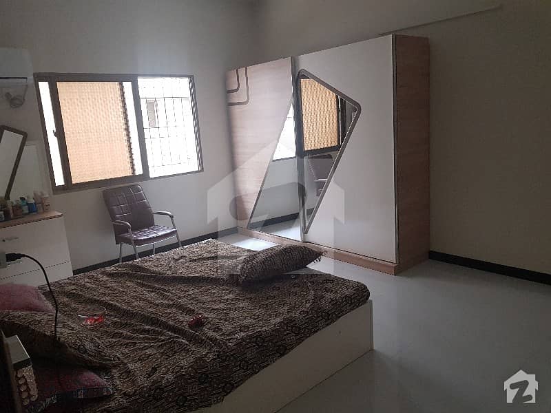 پی ای سی ایچ ایس بلاک 2 پی ای سی ایچ ایس جمشید ٹاؤن کراچی میں 2 کمروں کا 4 مرلہ بالائی پورشن 1.4 کروڑ میں برائے فروخت۔