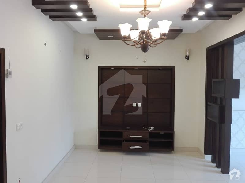 In Nawab Town House For Sale Sized 8 Marla