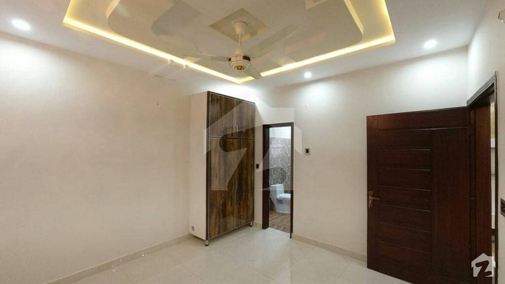الرحیم گارڈن فیز ۵ جی ٹی روڈ لاہور میں 5 کمروں کا 10 مرلہ مکان 2.2 کروڑ میں برائے فروخت۔
