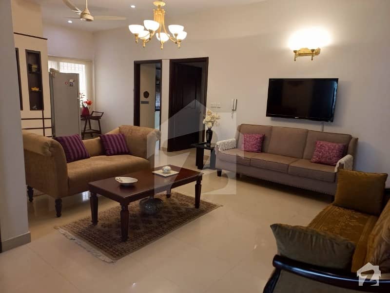 ڈی ایچ اے فیز 7 ڈی ایچ اے کراچی میں 4 کمروں کا 10 مرلہ مکان 5.5 کروڑ میں برائے فروخت۔