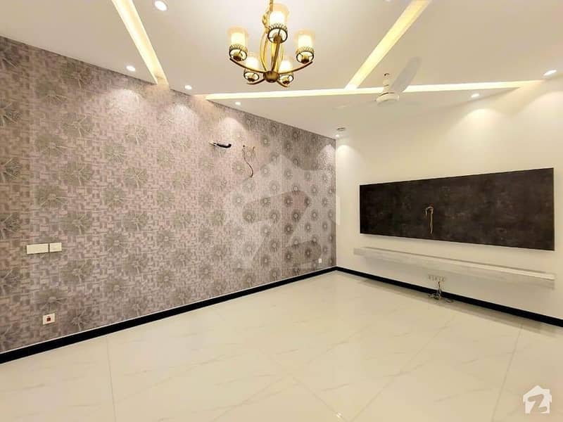 عمارکینیان ویوز اسلام آباد میں 4 کمروں کا 1.38 کنال مکان 5 کروڑ میں برائے فروخت۔