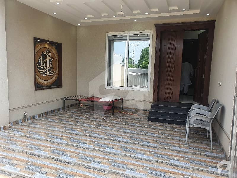 واپڈا سٹی فیصل آباد میں 5 کمروں کا 15 مرلہ مکان 3.35 کروڑ میں برائے فروخت۔