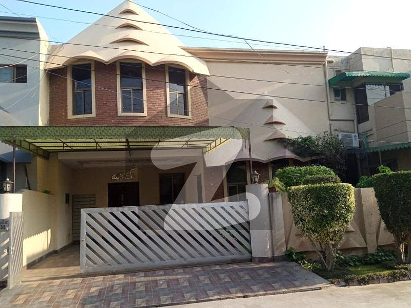 رئیل کاٹیجز لاہور میں 4 کمروں کا 10 مرلہ مکان 87 ہزار میں کرایہ پر دستیاب ہے۔
