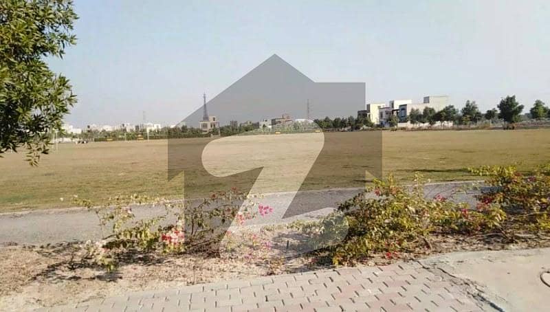 10 MARLA RESIDENTIAL PLOT FOR SALE ON IDEAL LOCATION OF QAUID BLOCK