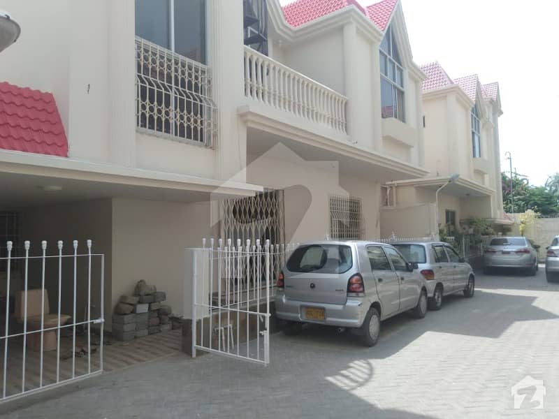 Town House  For Rent In Pechs Block 2
