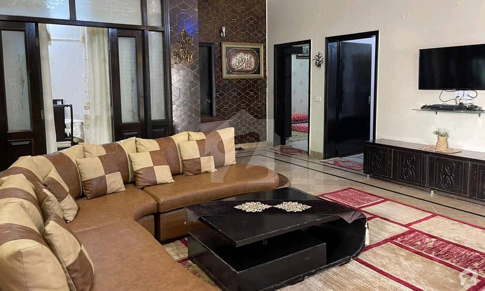 علامہ اقبال ٹاؤن لاہور میں 5 کمروں کا 10 مرلہ مکان 3 کروڑ میں برائے فروخت۔