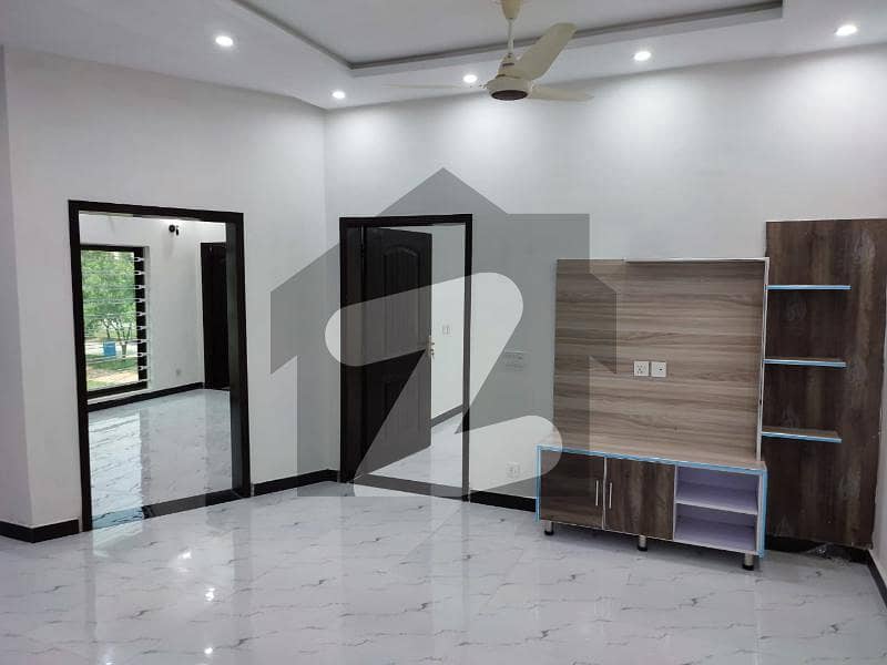 بحریہ آرچرڈ فیز 2 بحریہ آرچرڈ لاہور میں 4 کمروں کا 8 مرلہ مکان 1.75 کروڑ میں برائے فروخت۔