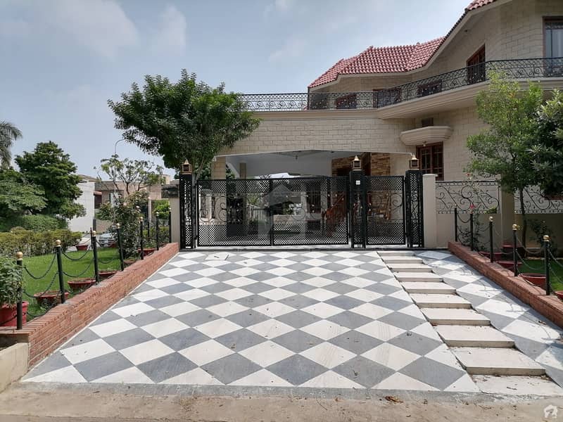 60x90 Triple Storey House Is Available For Sale