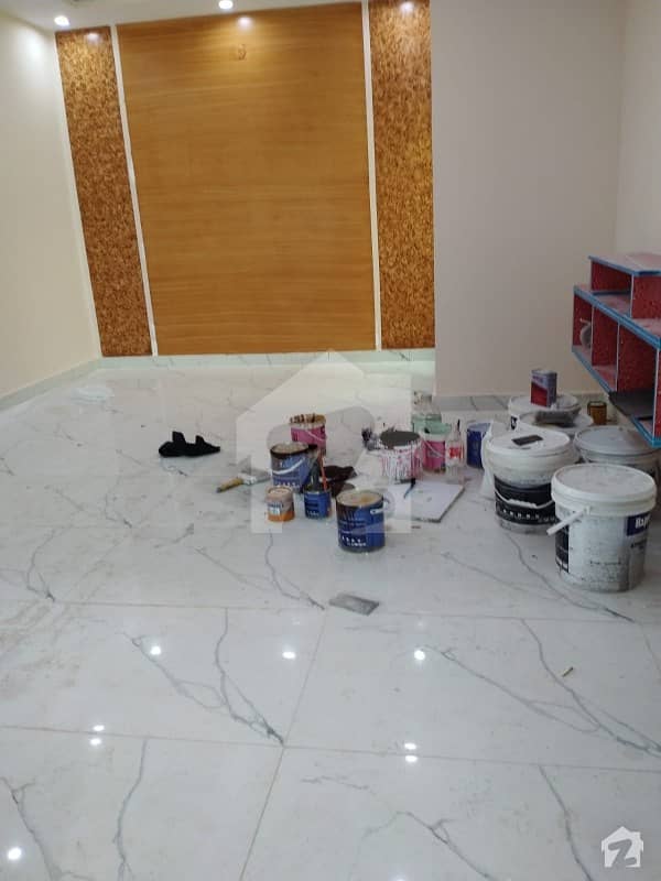 ماڈل سٹی ون کینال روڈ فیصل آباد میں 1 کمرے کا 4 مرلہ زیریں پورشن 15 ہزار میں کرایہ پر دستیاب ہے۔