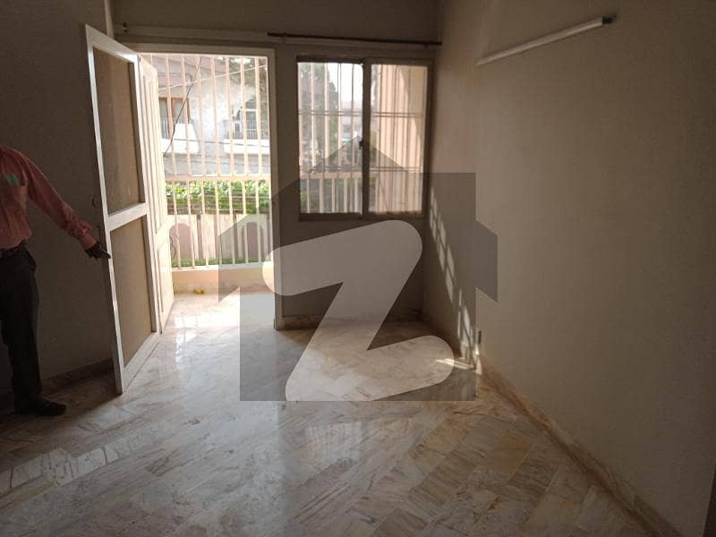 200 Sq Yd 1st Floor 2nd Floor Portion 7 Rooms At Adamjee Nagar Near Amir Khusro Road Karachi