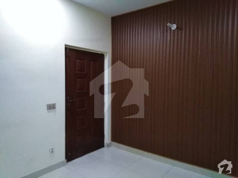 11 Marla Lower Portion In Ali Park Of Lahore Is Available For Rent