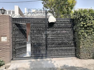 راحت آباد پشاور میں 6 کمروں کا 1 کنال مکان 3.6 کروڑ میں برائے فروخت۔