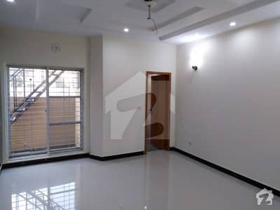 Upper Portion In Chinar Bagh For Rent