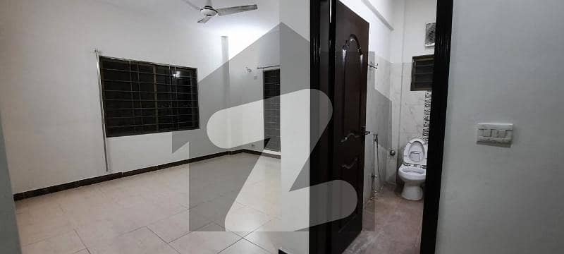 عسکری لاہور میں 3 کمروں کا 12 مرلہ فلیٹ 1.95 کروڑ میں برائے فروخت۔