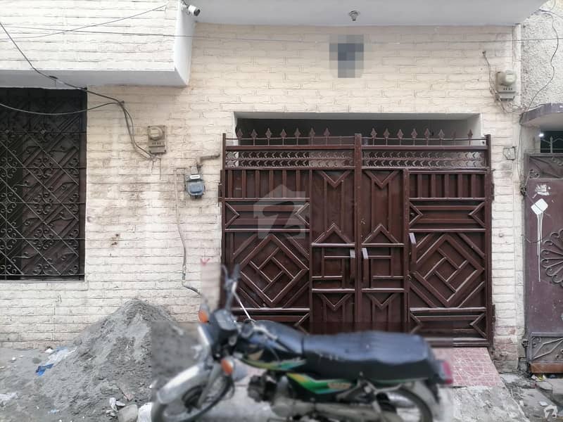 علامہ اقبال ٹاؤن ۔ ستلج بلاک علامہ اقبال ٹاؤن لاہور میں 2 کمروں کا 5 مرلہ زیریں پورشن 30 ہزار میں کرایہ پر دستیاب ہے۔