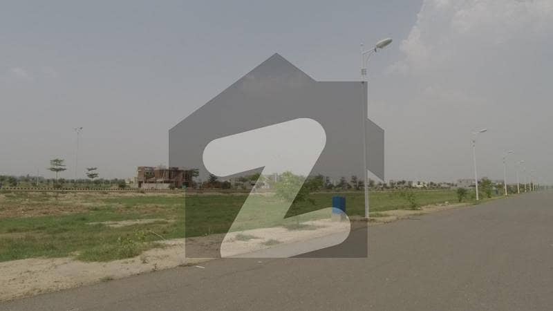 ڈی ایچ اے فیز 8 - بلاک ایس فیز 8 ڈیفنس (ڈی ایچ اے) لاہور میں 1 کنال رہائشی پلاٹ 3.25 کروڑ میں برائے فروخت۔