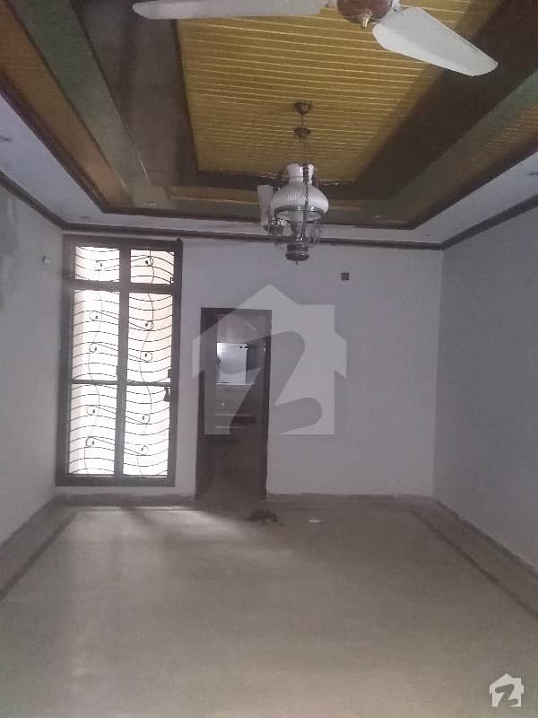 تاج باغ سکیم لاہور میں 4 کمروں کا 10 مرلہ مکان 80 ہزار میں کرایہ پر دستیاب ہے۔