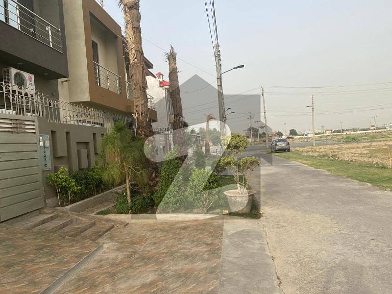 Super Builder Ideal Location Confirm 10 Marla Plot For Sale Beautiful Location 40 Feet Road With All Dues Paid Located In LDA Avenue 1 M, Block On Reasonable Price