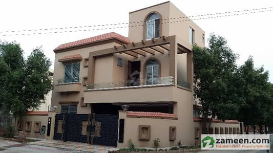 CORNER Super Class 12 MARLA LUXURY Stylish Brand new Beautiful House ideal Location Near By Grand Masjid in bahria Town Lahore