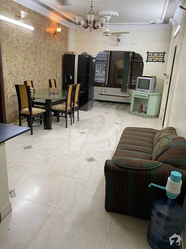 نمائش چورنگی کراچی میں 3 کمروں کا 9 مرلہ فلیٹ 2.4 کروڑ میں برائے فروخت۔