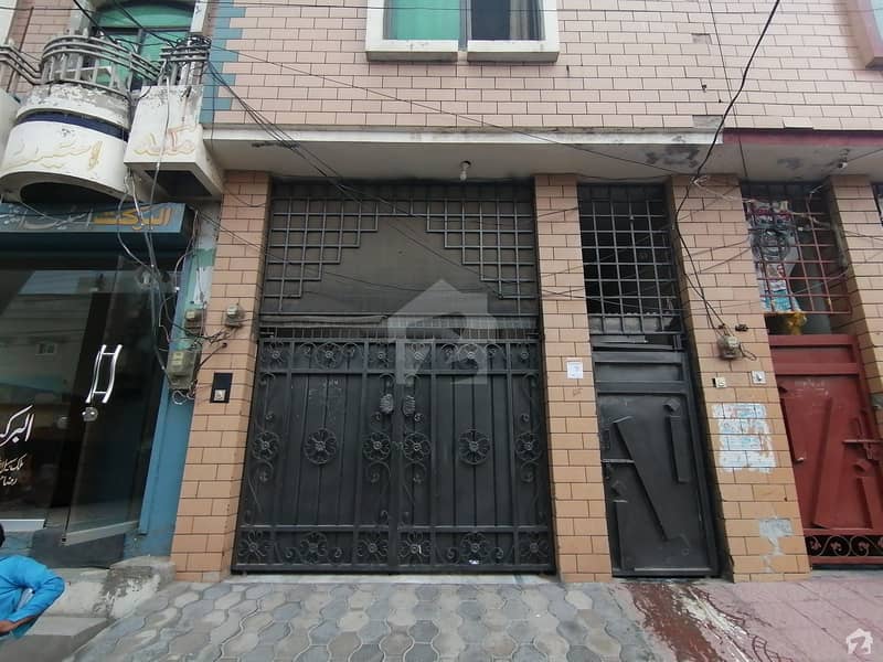 18 Marla House In Central Green Town For Rent