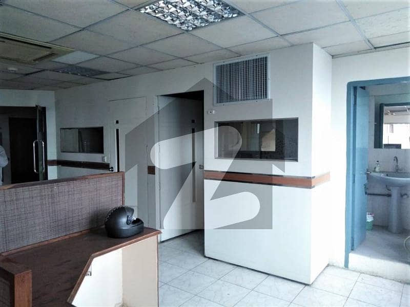 1650 sqf office space Available for sale In Main Boulevard Gulbarg 3 Lahore