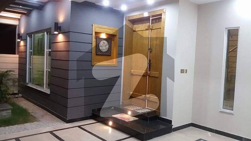 ایف ۔ 17 اسلام آباد میں 8 کمروں کا 10 مرلہ مکان 2.5 کروڑ میں برائے فروخت۔
