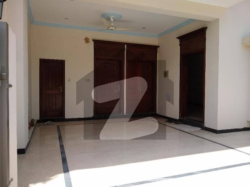 ایف ۔ 17 اسلام آباد میں 6 کمروں کا 8 مرلہ مکان 1.8 کروڑ میں برائے فروخت۔