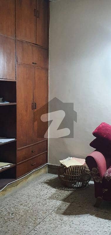 کیولری گراؤنڈ لاہور میں 5 کمروں کا 1.5 کنال مکان 9.75 کروڑ میں برائے فروخت۔