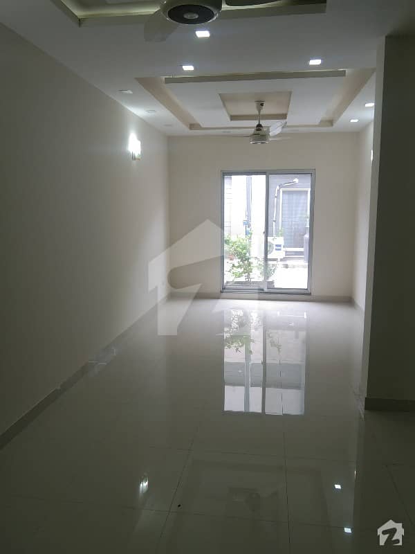 900 Square Feet Spacious House Is Available In Sadaat Town For Rent