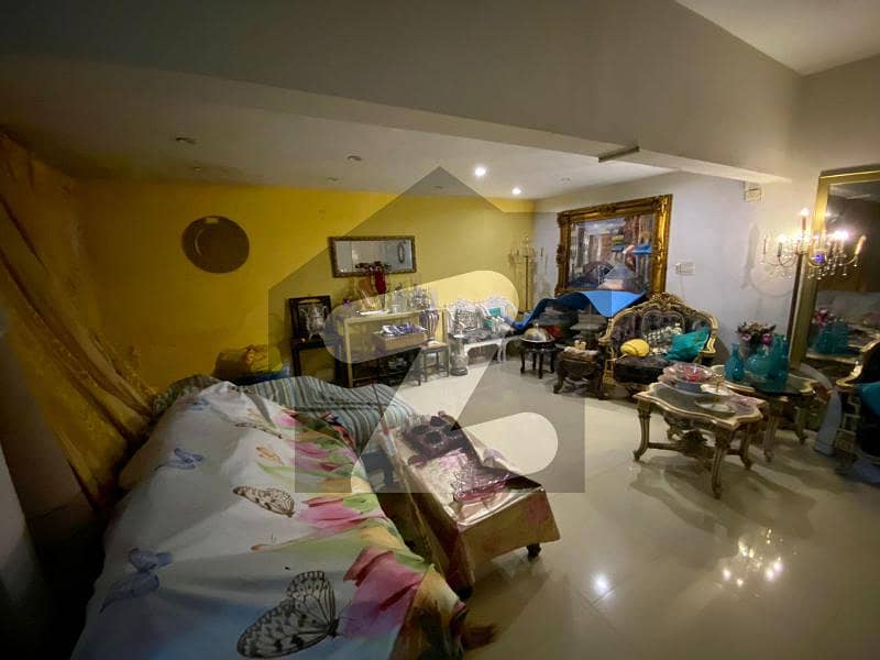 کلفٹن ۔ بلاک 5 کلفٹن کراچی میں 3 کمروں کا 9 مرلہ فلیٹ 4 کروڑ میں برائے فروخت۔