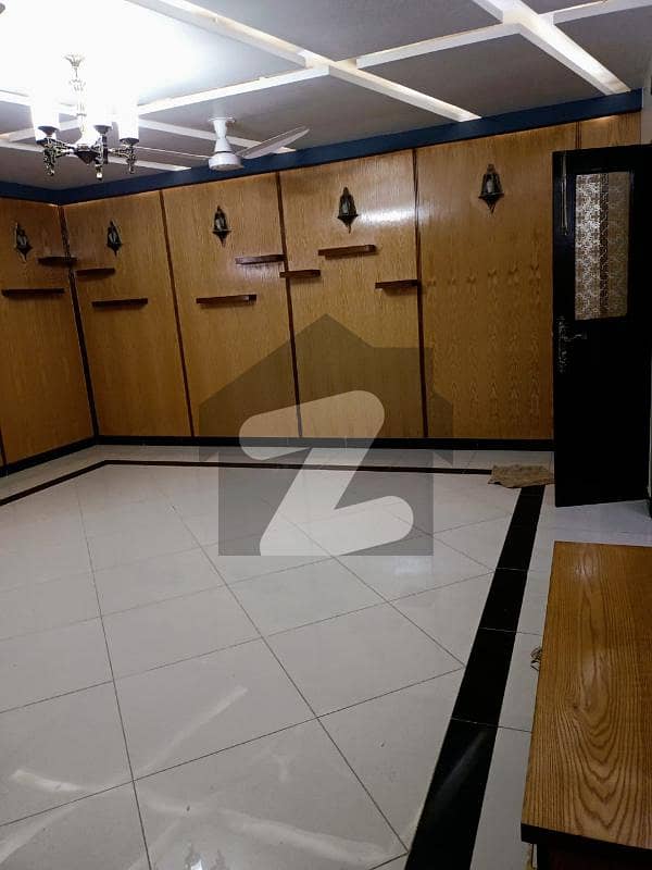 پی ای سی ایچ ایس بلاک 6 پی ای سی ایچ ایس جمشید ٹاؤن کراچی میں 4 کمروں کا 9 مرلہ بالائی پورشن 4.25 کروڑ میں برائے فروخت۔
