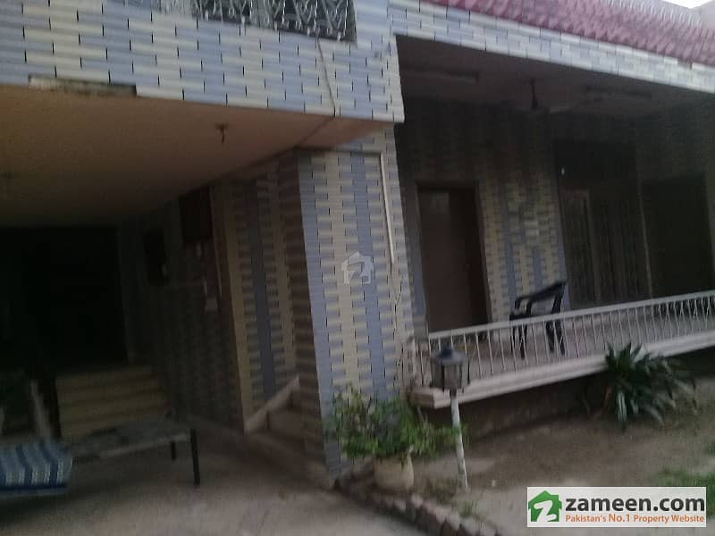 Gulberg 2 Kanal House is vacant For Rent For Office
