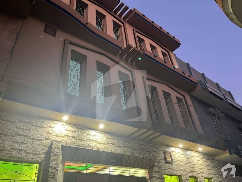 شنواری ٹاؤن پشاور میں 8 کمروں کا 5 مرلہ مکان 1.4 کروڑ میں برائے فروخت۔