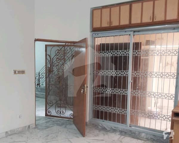 This Readily Available 5 Marla House In Model Town - Block R Can Be Yours!