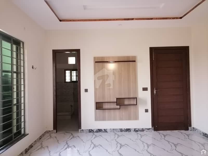 1 Kanal House Available In Stately Neighbourhood Of Nasheman-e-Iqbal