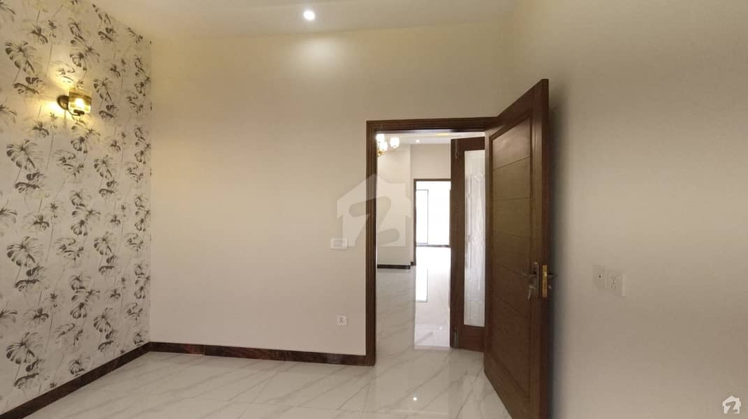 10 Marla House In LDA Avenue For Sale