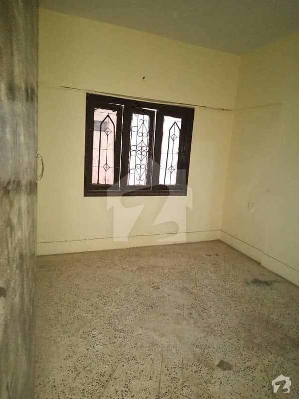 3 Bed Drawing Flat Plus Dinning Room Available Suitable For Bohri Community And Memon Community 24 Hour Sweet Water 24 Hour Electricity