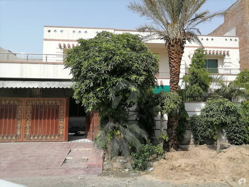خیابانِ گارڈنز فیصل آباد میں 6 کمروں کا 0.98 کنال مکان 4.25 کروڑ میں برائے فروخت۔