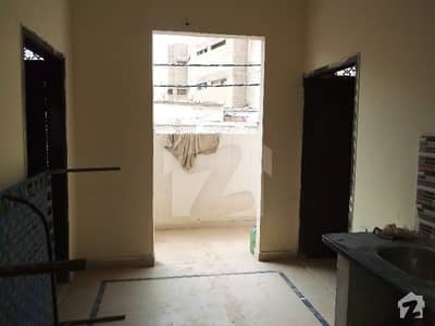 ڈالمیا سیمنٹ فیکٹری روڈ کراچی میں 2 کمروں کا 4 مرلہ بالائی پورشن 15 ہزار میں کرایہ پر دستیاب ہے۔