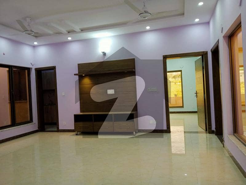 زراج ہاؤسنگ سکیم اسلام آباد میں 7 کمروں کا 12 مرلہ مکان 3.35 کروڑ میں برائے فروخت۔
